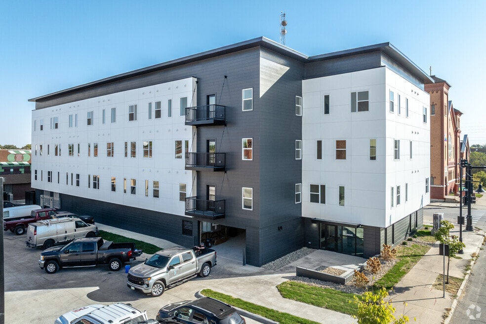 The Delaware - Luxury Apartment's in Mason City!, Mason City, IA 50401 - photo 1