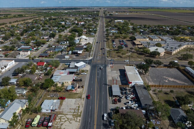 Santa Rosa Ave runs thru the middle of Edcouch.