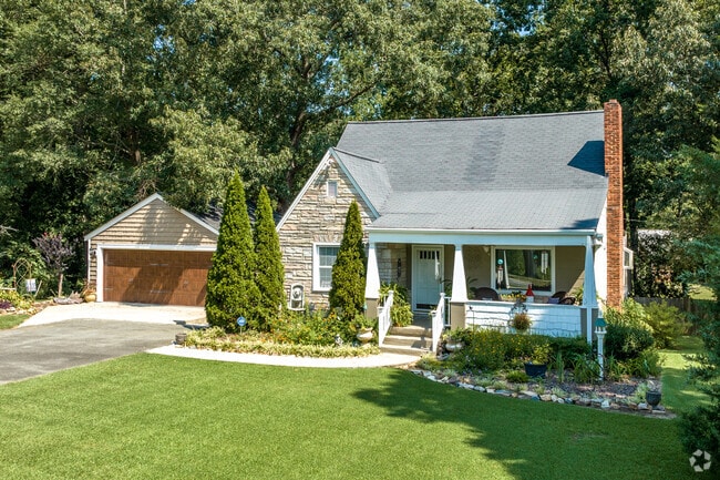 You can find some unique cottage style homes in Idlewild South.