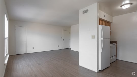 2BR.1.5BA,- 807SF