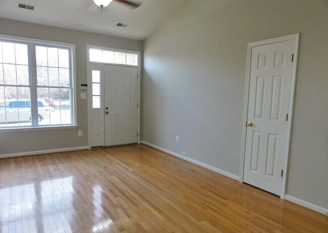 334 Lora Dr unit 334 Lora Drive, Woodstock, VA 22664 - photo 5