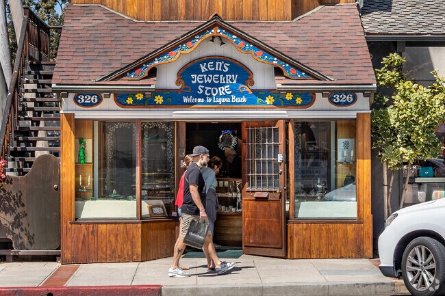 Situated in the oldest standing commercial building off Forest Avenue in downtown Laguna Beach, Ken's Jewelry Store, established in 1977, specializes in unique and precious gemstones, along with their commitment to quality customer service.