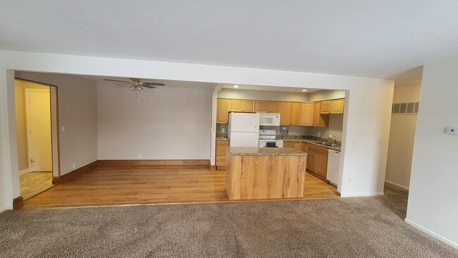 2107 Glouchester Dr, Cleveland, OH 44124 - photo 2