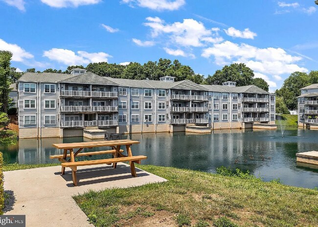 1908 Waters Edge Dr unit 129, Newark, DE 19702 - photo 2