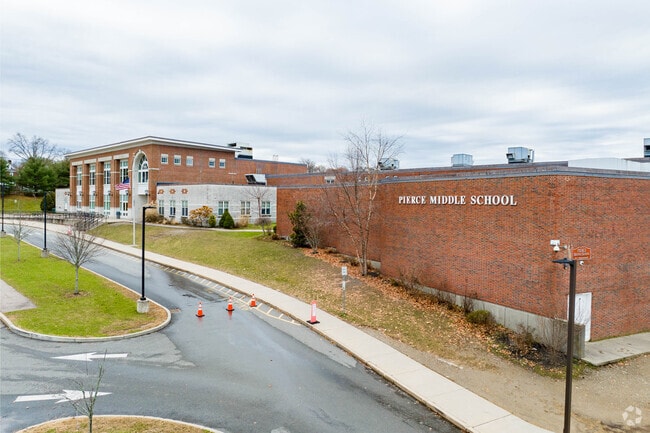 The Charles S. Pierce Middle School is a highly rated, public school located in Milton, MA.