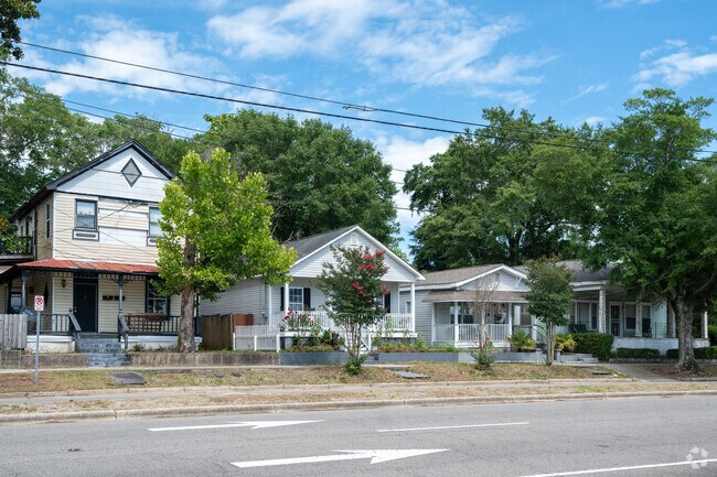Dry Pond South Side has Castle Street and South Front Districts.