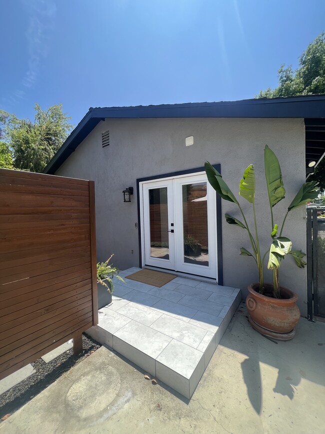 3523 La Clede Ave, Los Angeles, CA 90039