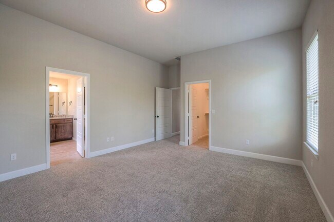 8520 Pickering St, Lenexa, KS 66227 - photo 6
