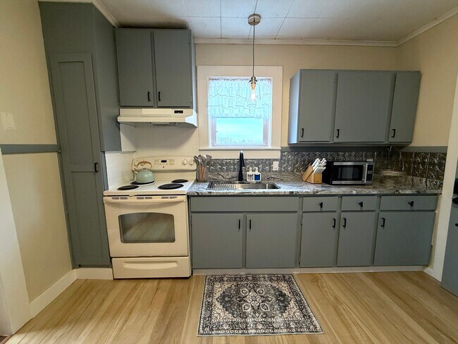 15 Summit St unit 1, Stonington, CT 06378 - photo 4