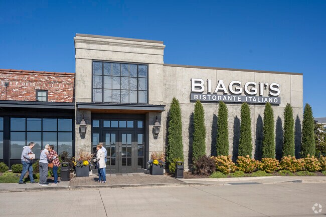 Enjoy fine Italian dining at Biaggi's Ristorante Italiano in Old Farm Lakes.