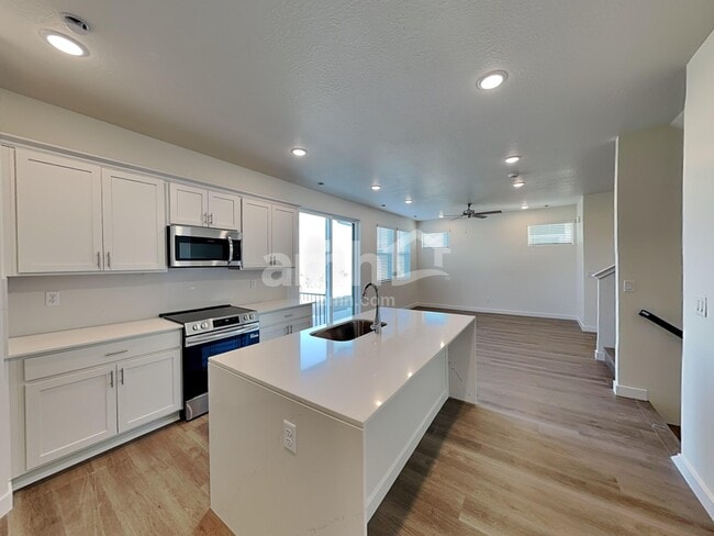 4686 W Ore Strm Rd, West Jordan, UT 84088 - photo 3