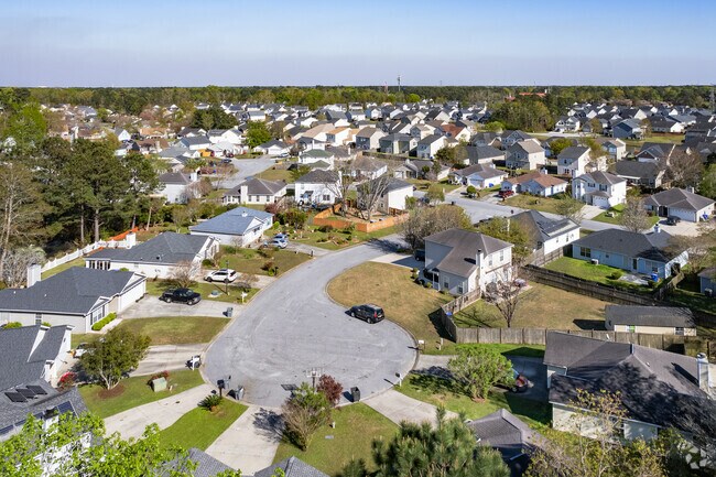 Deer Park is a beautiful neighborhood in North Charleston with lovely homes.