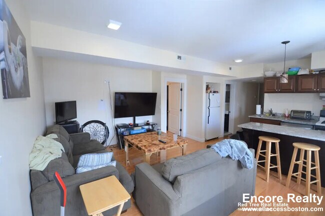 21-23 Weitz St unit 3, Boston, MA 02134 - photo 4
