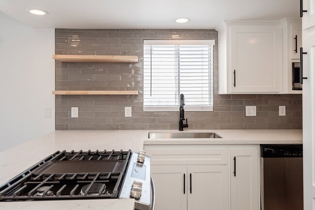 215 Moonstone St, Manhattan Beach, CA 90266 - photo 7