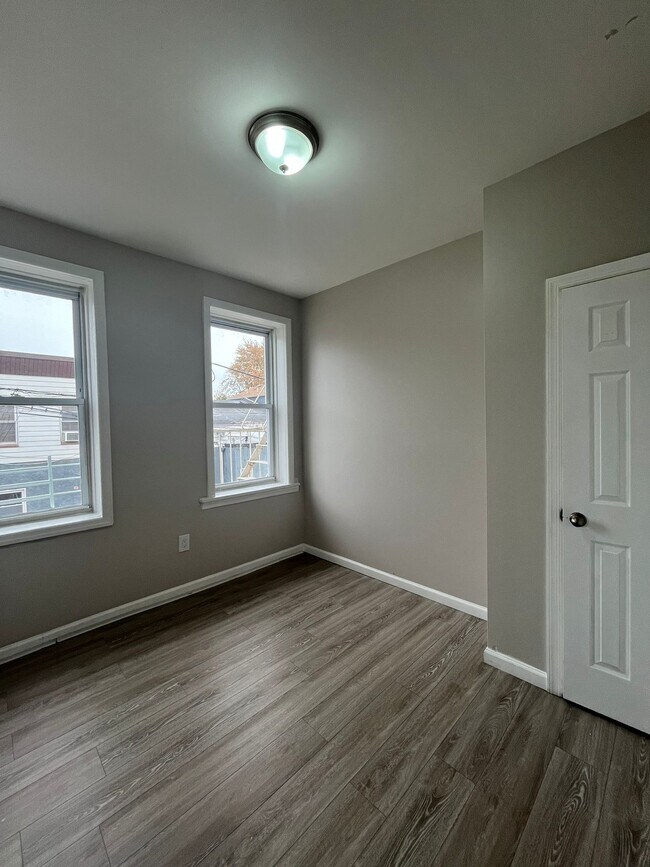 489 Kennedy Blvd unit 5, Bayonne, NJ 07002 - photo 5