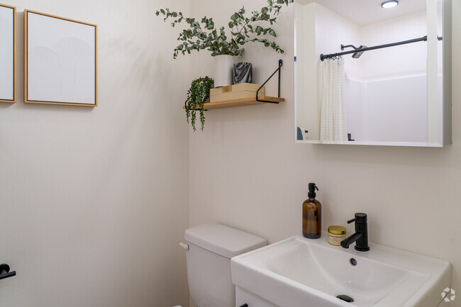 Studio A, 1BA, - 342SF - Bathroom