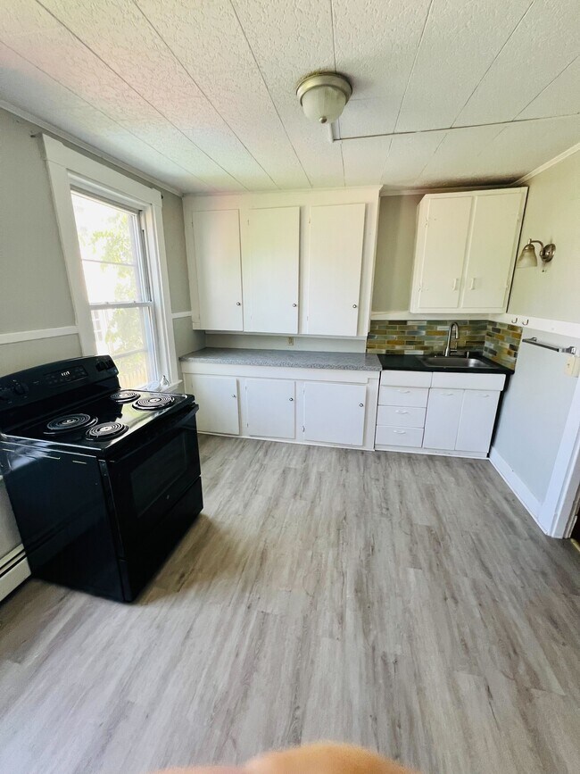 97 Grant St unit .5, Bangor, ME 04401 - photo 3