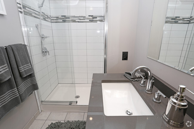 1BR - Bathroom