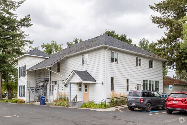 North entrance to Projet YES.