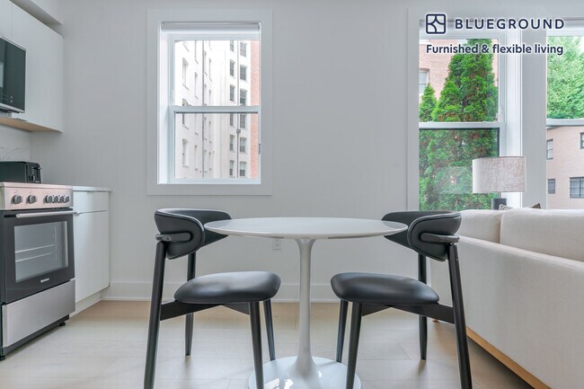 2116 Kalorama Rd NW unit FL2-ID1206, Washington, DC 20008 - photo 4