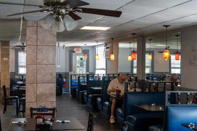 Magnolia Restaurant serves breakfast, lunch, and dinner at the town’s only stoplight.