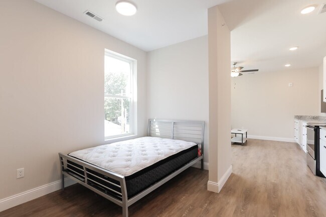 301 W University Ave, Champaign, IL 61820 - photo 5