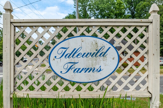 Idlewild Farms is a secluded neighborhood known for it's large trees and large lots.