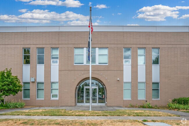 Students can start their education at Lincoln Street Elementary School in Hillsboro, Oregon.