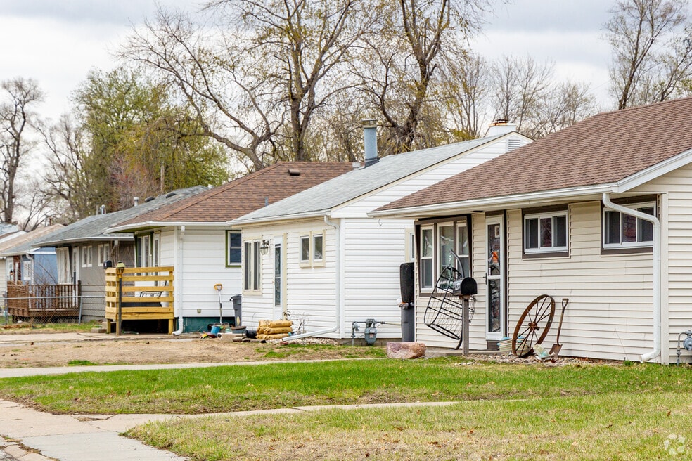 NH_RobertsPark_562588_041825_P2_MN_V1