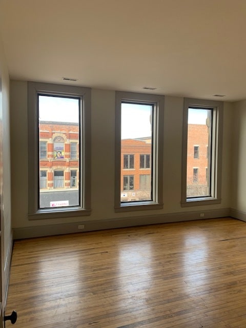 10 1/2 N Sandusky St unit 2nd Floor, Delaware, OH 43015 - photo 2