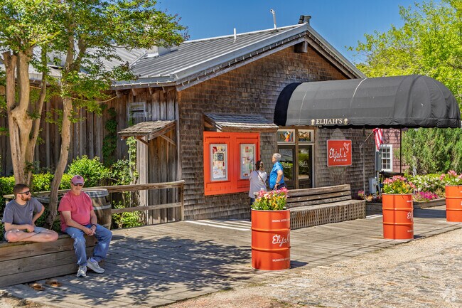 Elijah's offers daily oyster specials to Windemere and Wilmington residents.