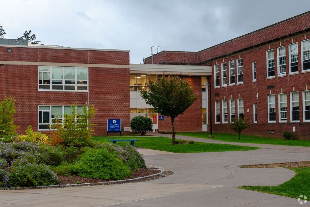 Haldane Elementary Middle School serves students in the Putnam County community.