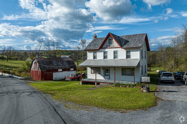 Farmhouses are everywhere in Gregg.
