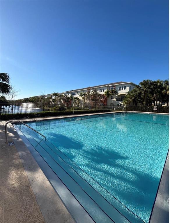 290 SW 7th Ct, Pompano Beach, FL 33060