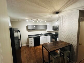 22 7th Ave, Lowell, MA 01854