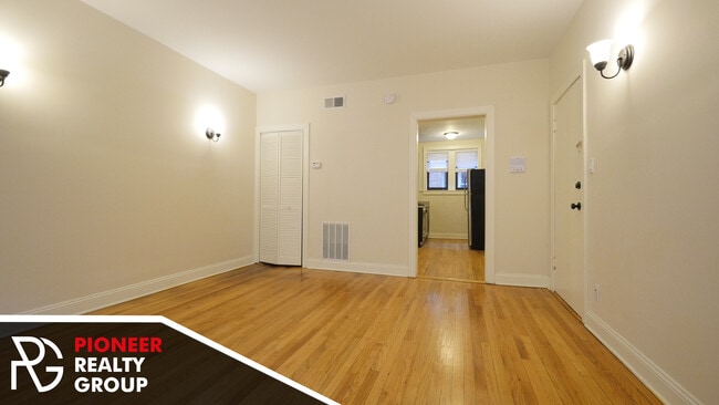 4032 N Ashland Ave unit 4034.5-2W, Chicago, IL 60613 - photo 4