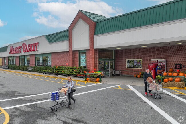 Pinehurst residents enjoy the convenience of Market Basket right in the neighborhood.