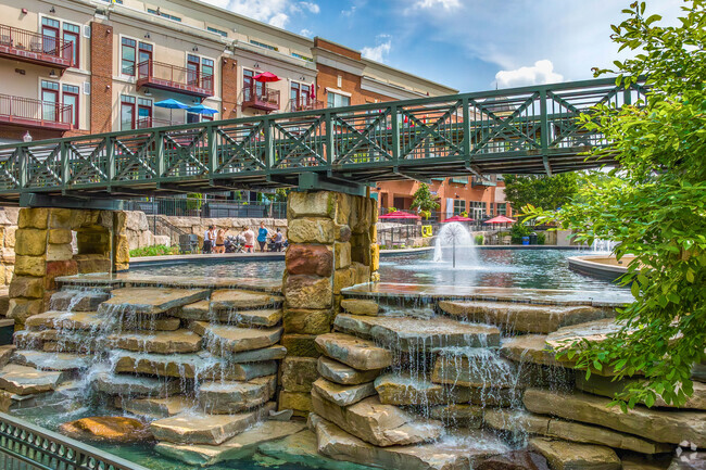 Creekside Park and Arboretum in Gahanna, Ohio is a kid-friendly park featuring paved trails and boardwalks along Big Walnut Creek.