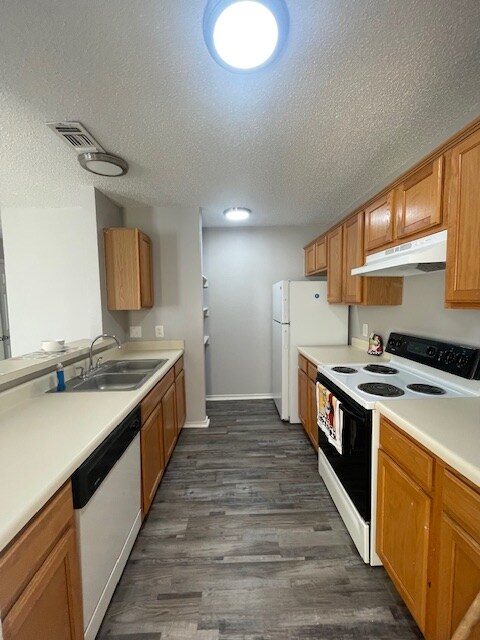 700 Hercules Ln unit 700 Hercules Ln Unit, Denton, TX 76209 - photo 5