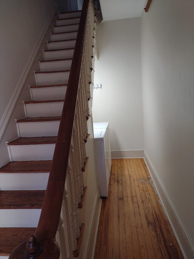 441 W Lemon St unit 2nd floor, Lancaster, PA 17603 - photo 4