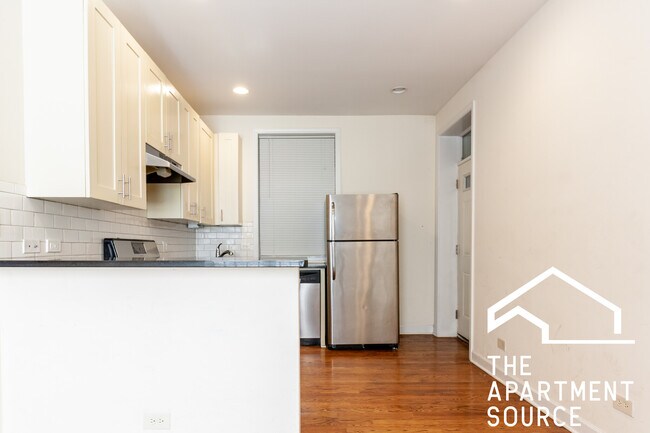 855 W Cornelia Ave unit 1e, Chicago, IL 60657 - photo 3