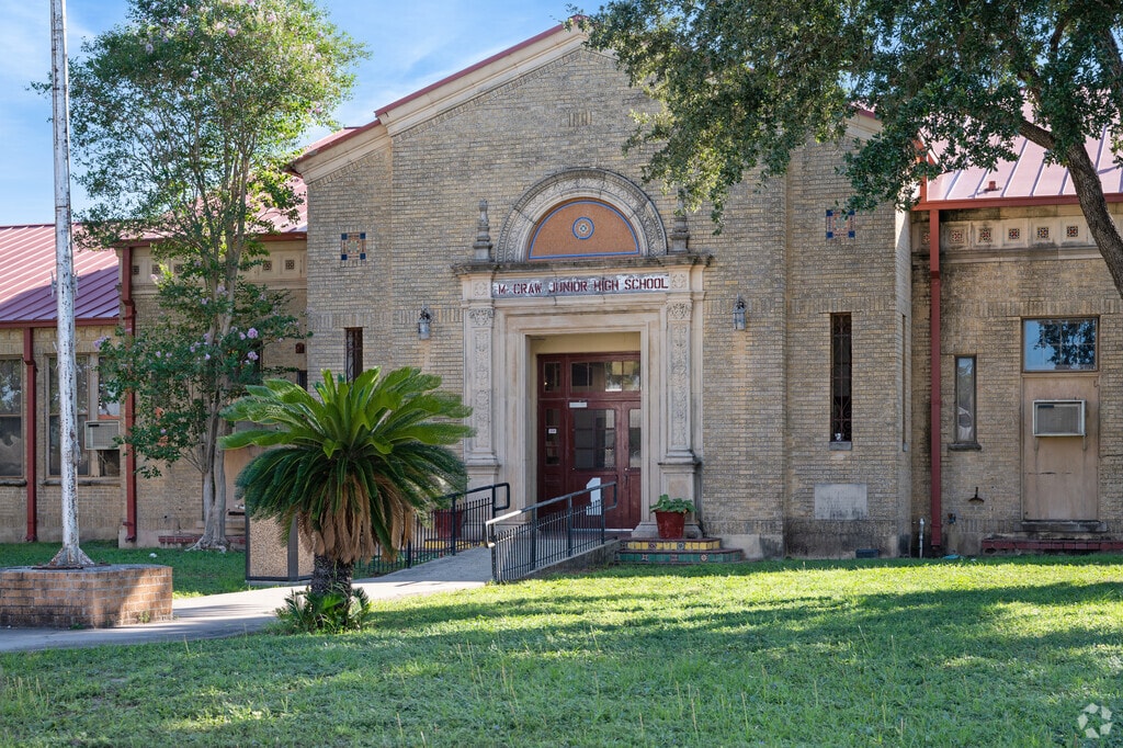 The school serves grades 5-6 and has approximately 501 students enrolled.