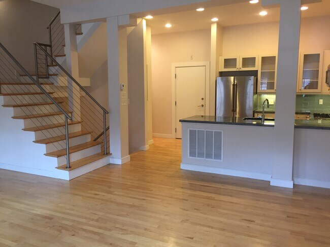 75 Hamilton St unit 4A, Cambridge, MA 02139 - photo 3