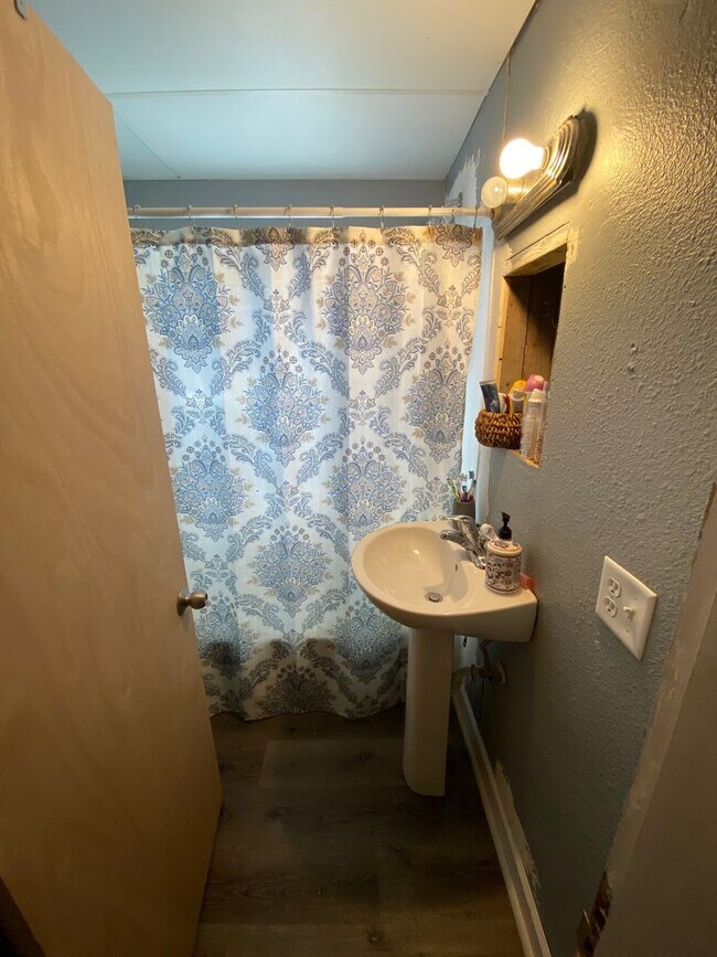 417 Madison St Unit 417 lower, Waukesha, WI 53188