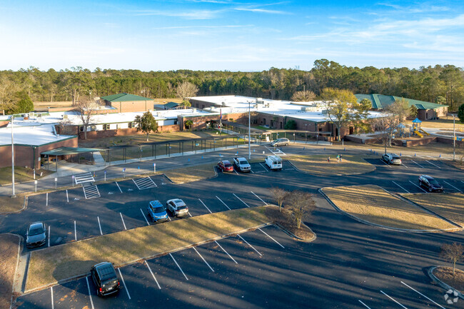 Daisy Elementary School offers several advanced programs for students.