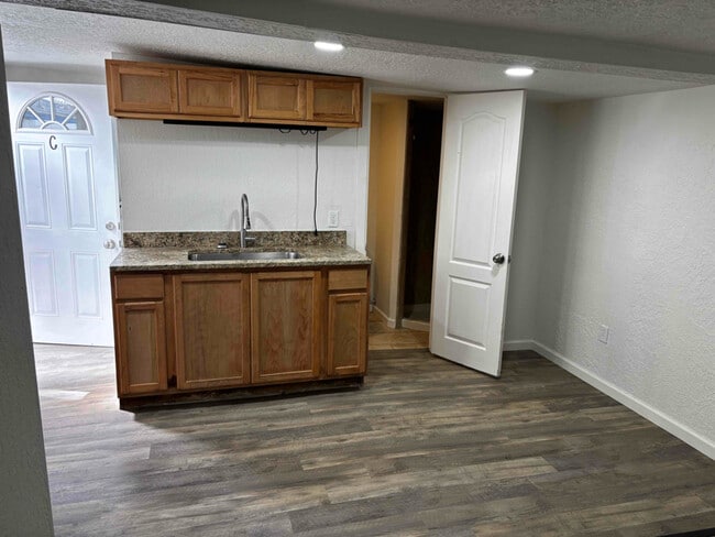 1325 San Andres Ave NW unit C, Albuquerque, NM 87107 - photo 6