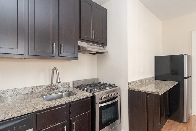 618 W Patterson Ave unit J06P, Chicago, IL 60613 - photo 7