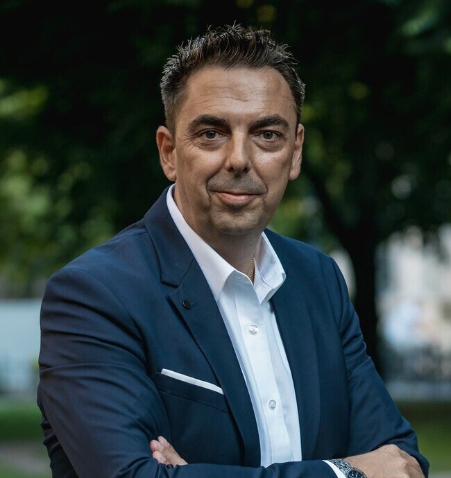 Agent Photo