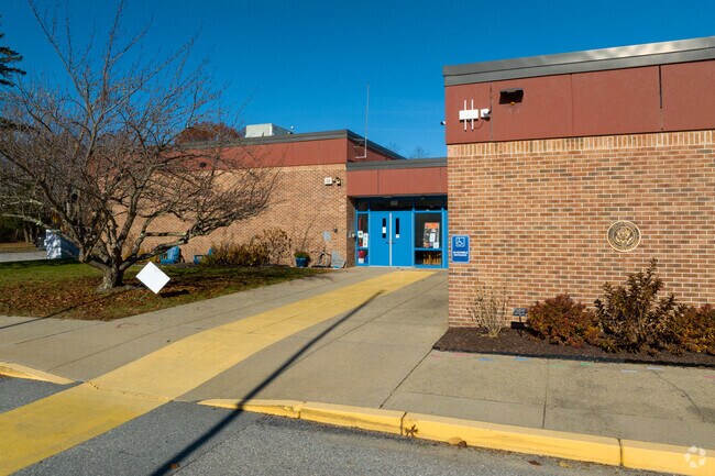 Stony Lane Elementary has 342 students in grades K-5 with a student teacher ratio of 16 to 1.