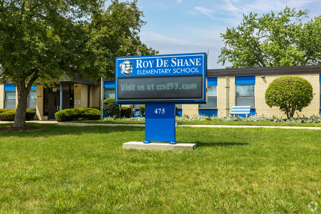 Roy Deshane Elementary School mascot is Bulldogs.